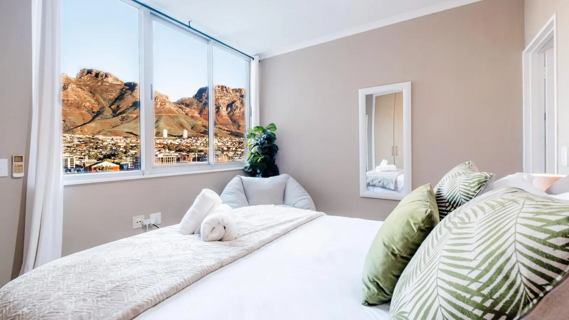 2 Bedroom Apartment In Cape Town Cbd