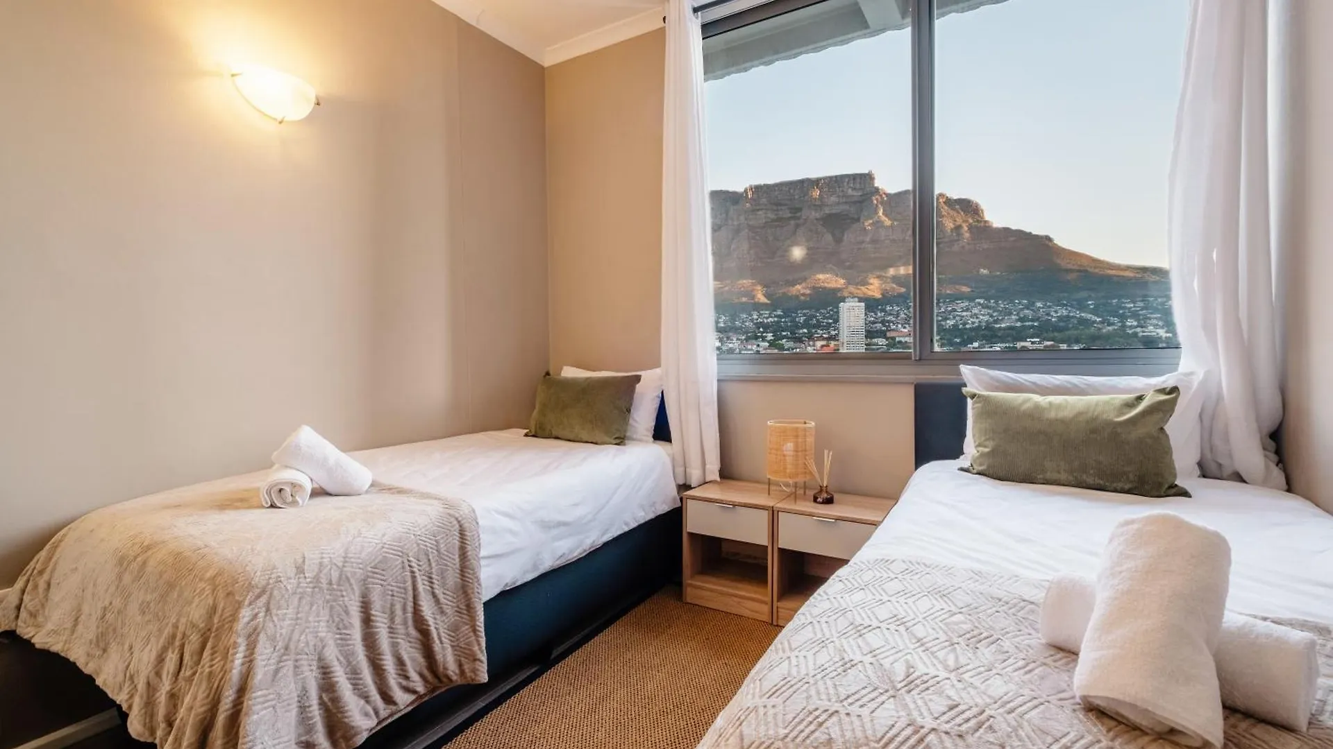 2 Bedroom Apartment In Cape Town Cbd